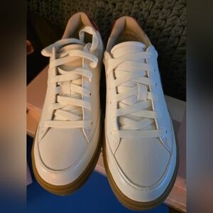 Women's Madison Lace Sneakers